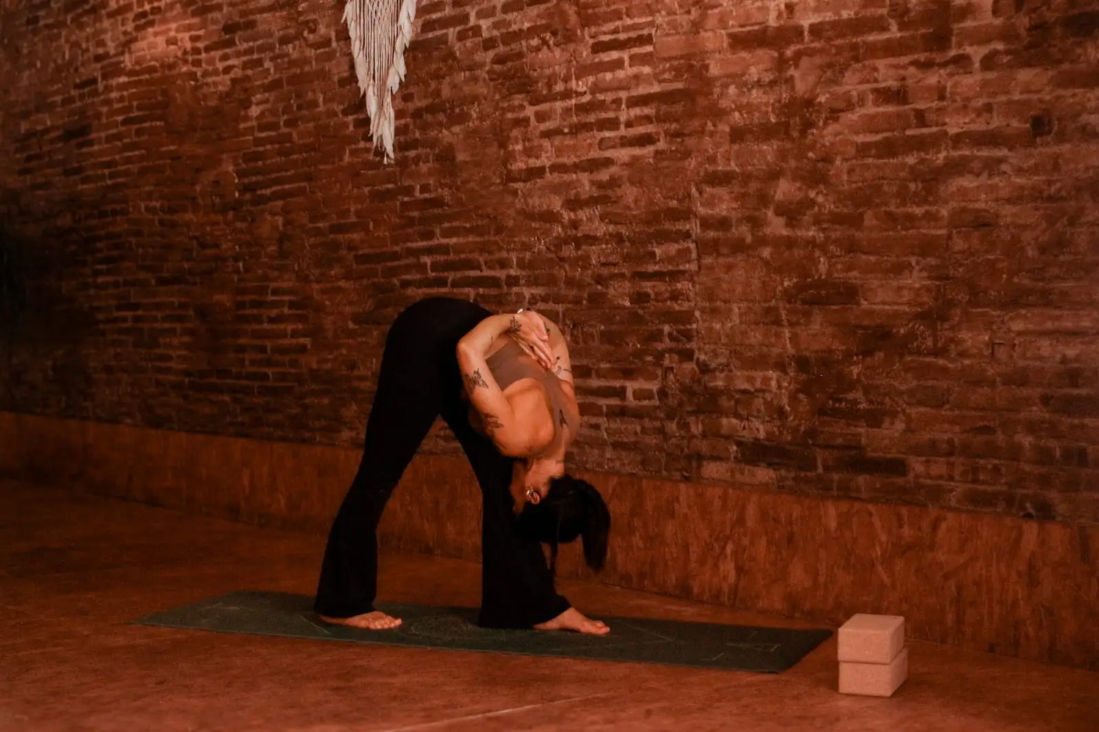 Clase de Ashtanga en SAHURI Studio