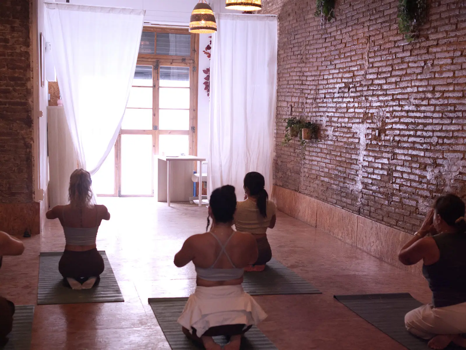 Clase de Ashtanga en SAHURI Studio